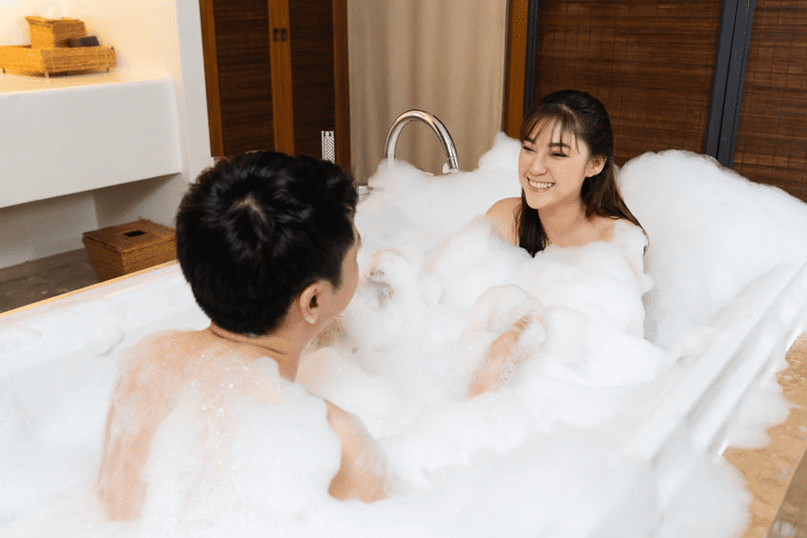 縱情私慾不可自拔，幼師與攝影師聯袂合演不倫戀