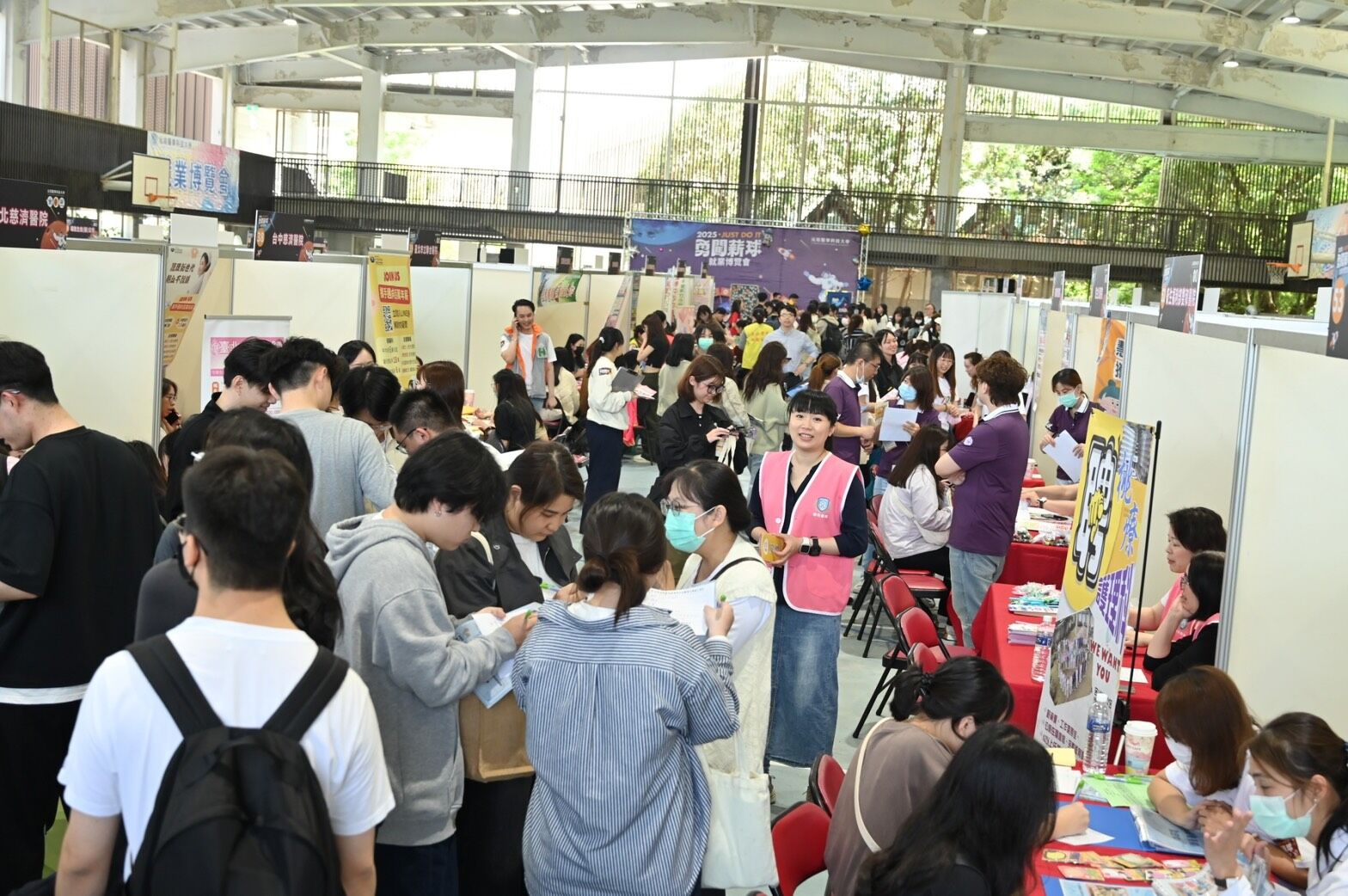 竹市校園徵才第3場元培醫大接棒！69家企業釋逾2,300職缺 共創求才就業雙贏