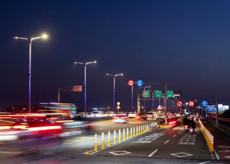 鄭朝方親領設計 竹北燈成大新竹首件公部門專利路燈 鄭朝方親領設計 竹北燈成大新竹首件公部門專利路燈