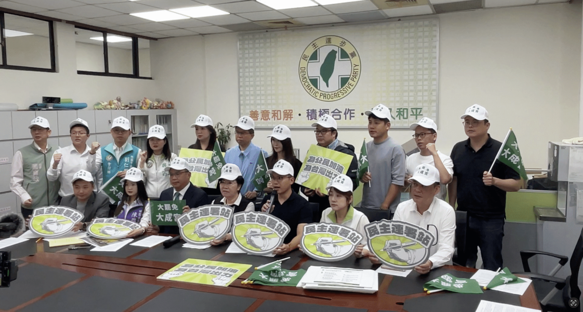 罷免連署衝刺中 桃園民進黨議員服務處設連署站 