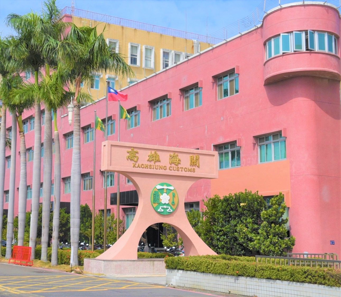 高雄關呼籲業者正確申報經高溫焙燒陶瓷板之稅則號別，以利通關