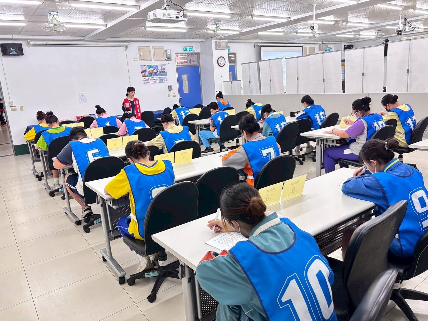 新生醫專攜手桃園教育局 國中醫護技藝競賽吸引9校選手角逐 新生醫專攜手桃園教育局 國中醫護技藝競賽吸引9校選手角逐