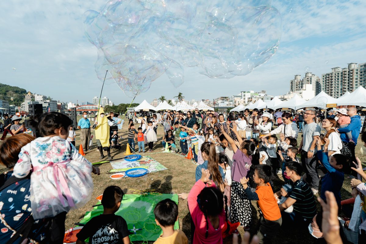 駁二「哈瑪星童樂派對」歡度兒童節!搭火車、泡泡秀、體能闖關 駁二「哈瑪星童樂派對」歡度兒童節!搭火車、泡泡秀、體能闖關