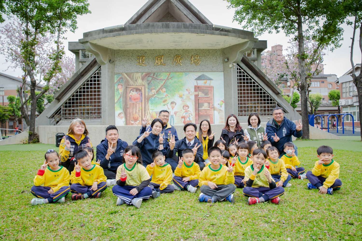 舊社國小追風廣場升級完工啟用 邱臣遠代理市長：沒有操場也能奔跑