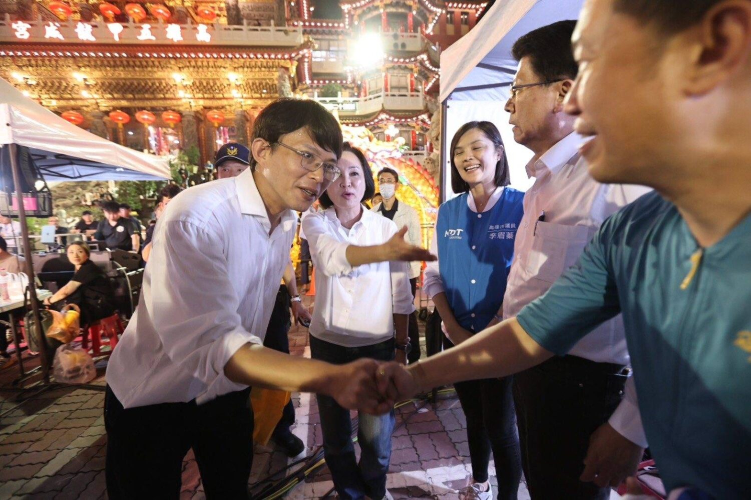 民眾黨黃國昌主席高雄宣講現場沸騰 群眾高喊「民進黨還錢」! 民眾黨黃國昌主席高雄宣講現場沸騰 群眾高喊「民進黨還錢」!