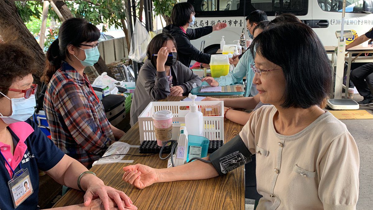 臺中醫院攜手衛生局 健檢守護防疫英雄 臺中醫院攜手衛生局 健檢守護防疫英雄