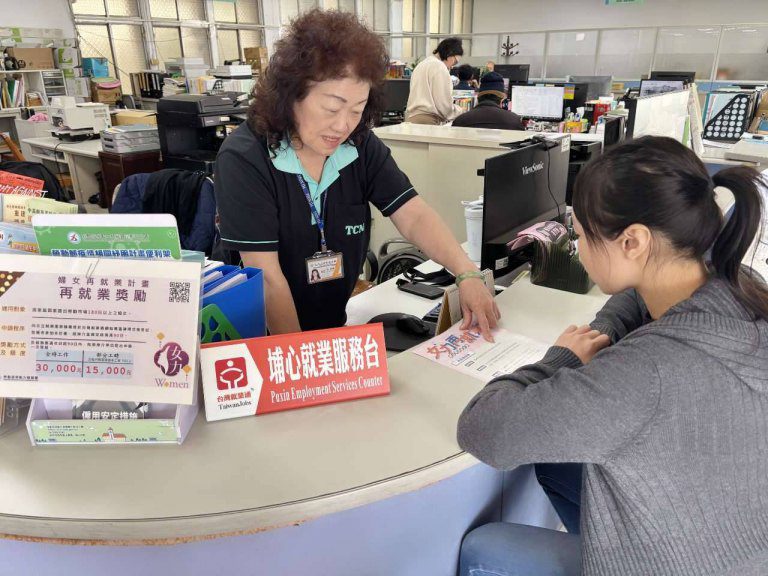 從全職家庭主婦到站穩職場 中彰投分署助不同背景婦女勇敢再出發! 從全職家庭主婦到站穩職場 中彰投分署助不同背景婦女勇敢再出發!