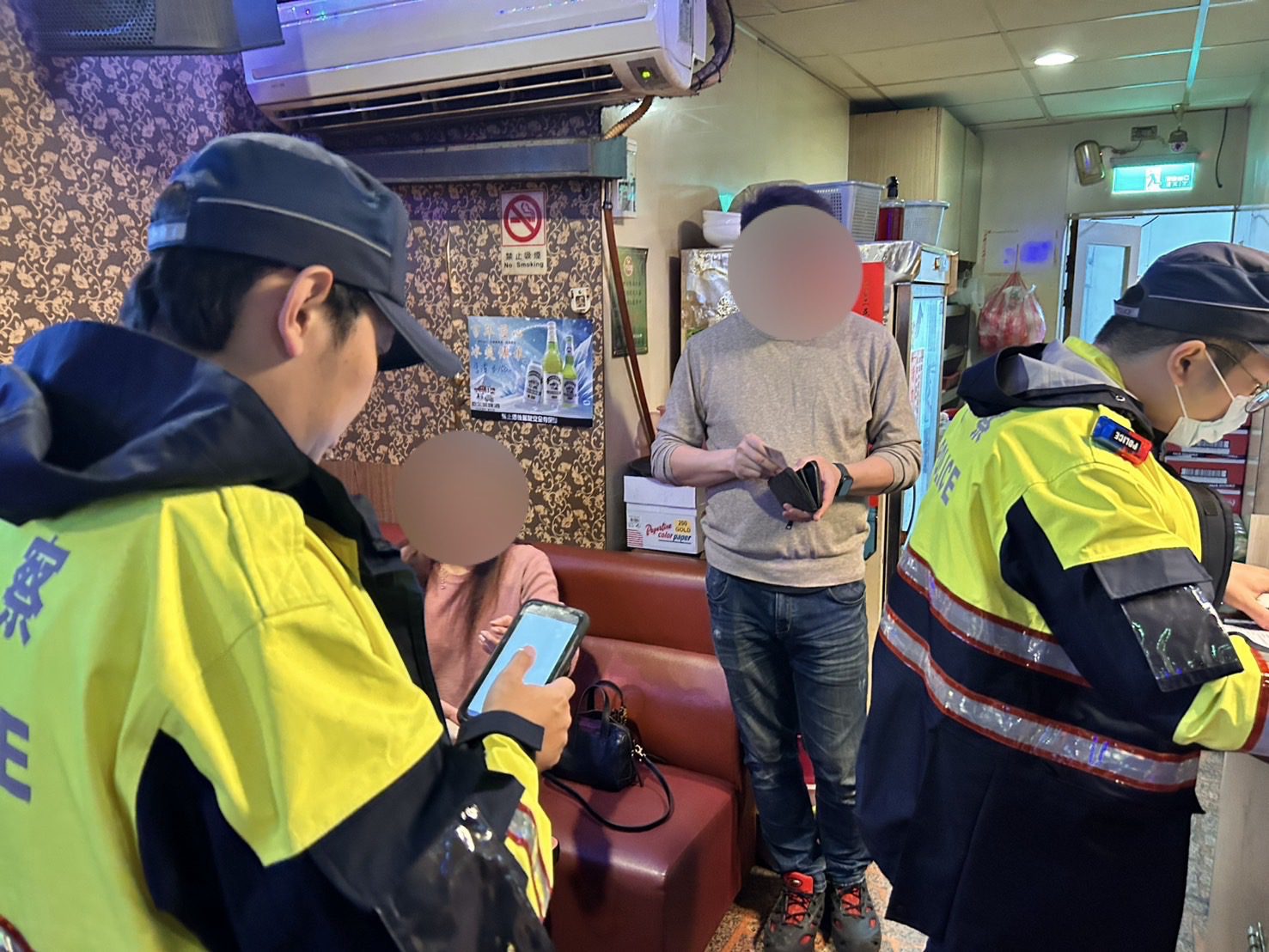 龜山警鐵腕執行雷霆除暴專案 強力臨檢逮11人 龜山警鐵腕執行雷霆除暴專案 強力臨檢逮11人