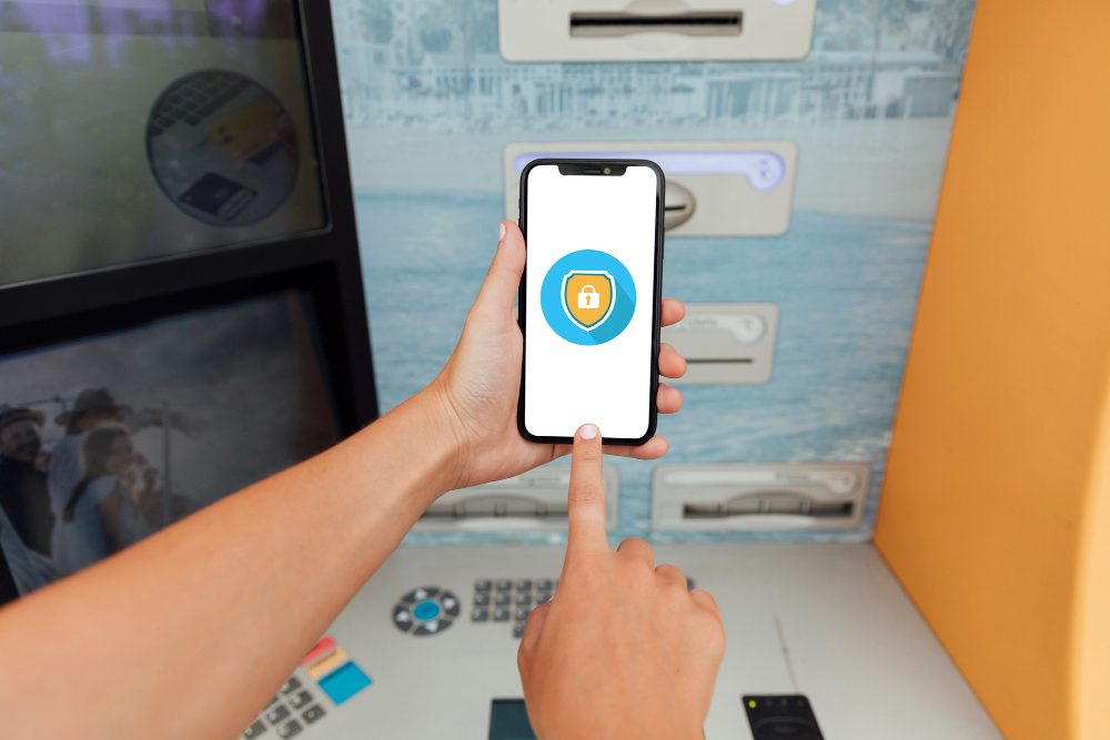 LINE帳號遭盜大增8成！官方曝常見3大詐騙手法 教你靠這招救回