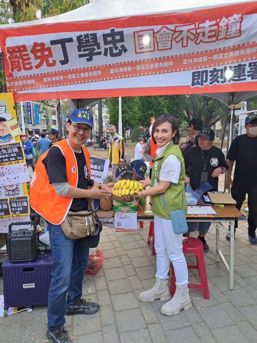 民團與邱議瑩連線「相蕉梨來罷免」 民團與邱議瑩連線「相蕉梨來罷免」