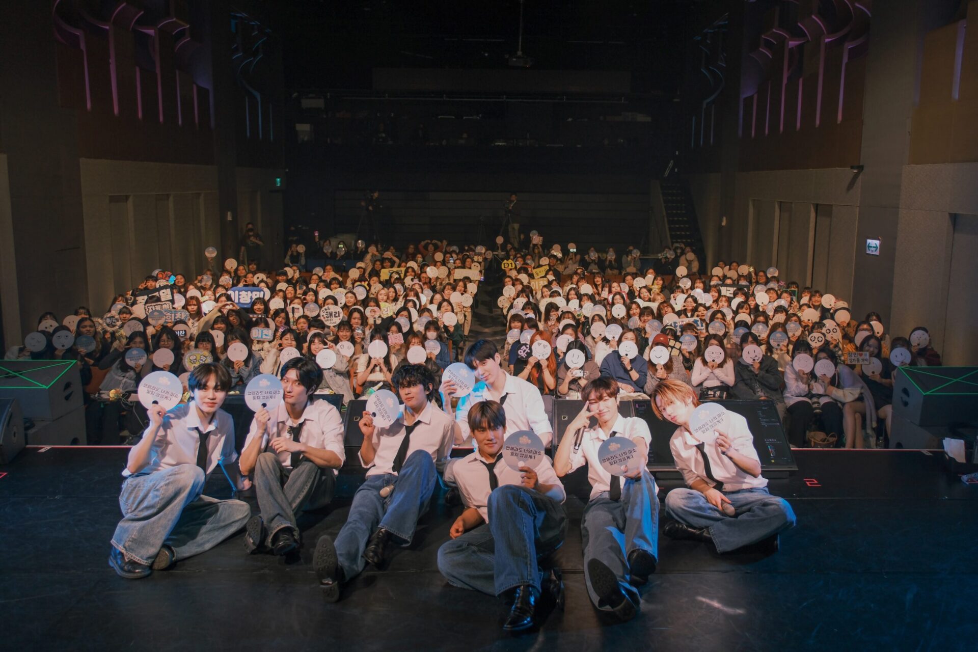 韓國嘻哈男團DKB再度來台 如願到九份看夜景 十分老街放天燈! 韓國嘻哈男團DKB再度來台 如願到九份看夜景 十分老街放天燈!