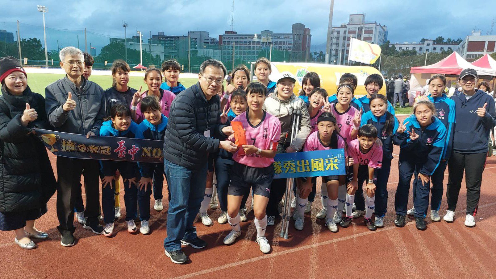 中市學校再傳HFL足球聯賽佳績！　五權女足摘金奪冠、黎明男足勇奪亞軍