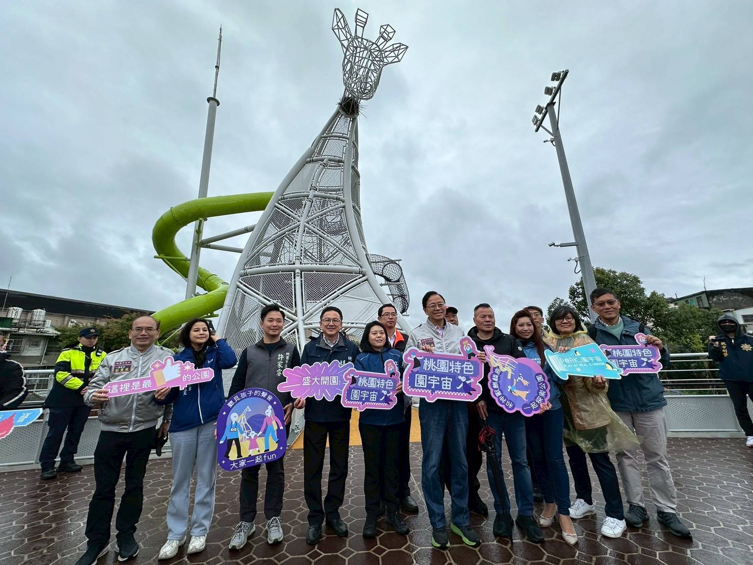 桃園工務局改造八德楓樹腳公園 16米高長頸鹿遊戲塔超吸睛 桃園工務局改造八德楓樹腳公園 16米高長頸鹿遊戲塔超吸睛