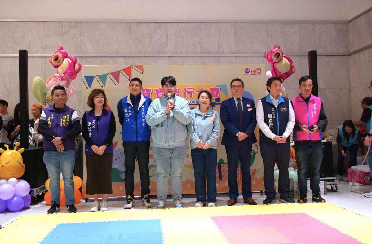 寶寶爬行比賽卡哇伊登場 萌娃參加人生首場比賽 寶寶爬行比賽卡哇伊登場 萌娃參加人生首場比賽