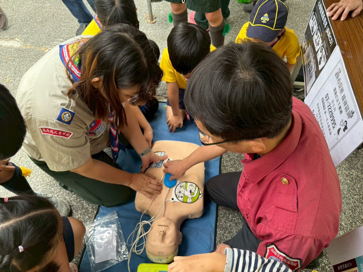 高市消防設攤推廣住警器 民眾實作CPR獲益良多
