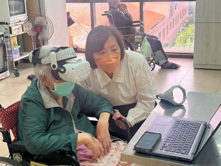 新竹榮家周育蓮出版安寧緩和療護工具書 受邀漢聲電台專訪分享臨床實務經驗 新竹榮家周育蓮出版安寧緩和療護工具書 受邀漢聲電台專訪分享臨床實務經驗