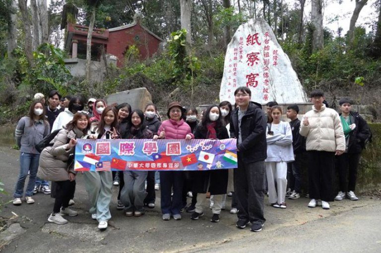 中華大學越籍生赴文昌廟祈求考試順利　每日苦讀中文盼一圓留台夢！