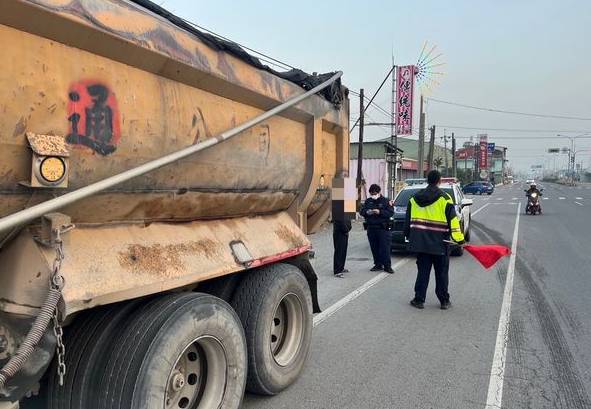 大型貨車傷亡率上升 屏警全面稽查違規確保交通安全 大型貨車傷亡率上升 屏警全面稽查違規確保交通安全