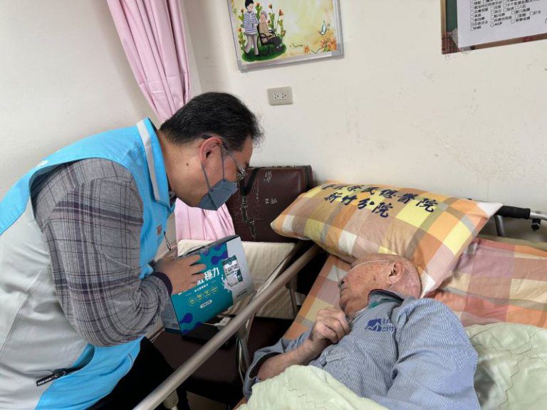 新竹榮民服務處慰勞駐點榮院志工辛勞　宣導「就醫綠色通道措施」