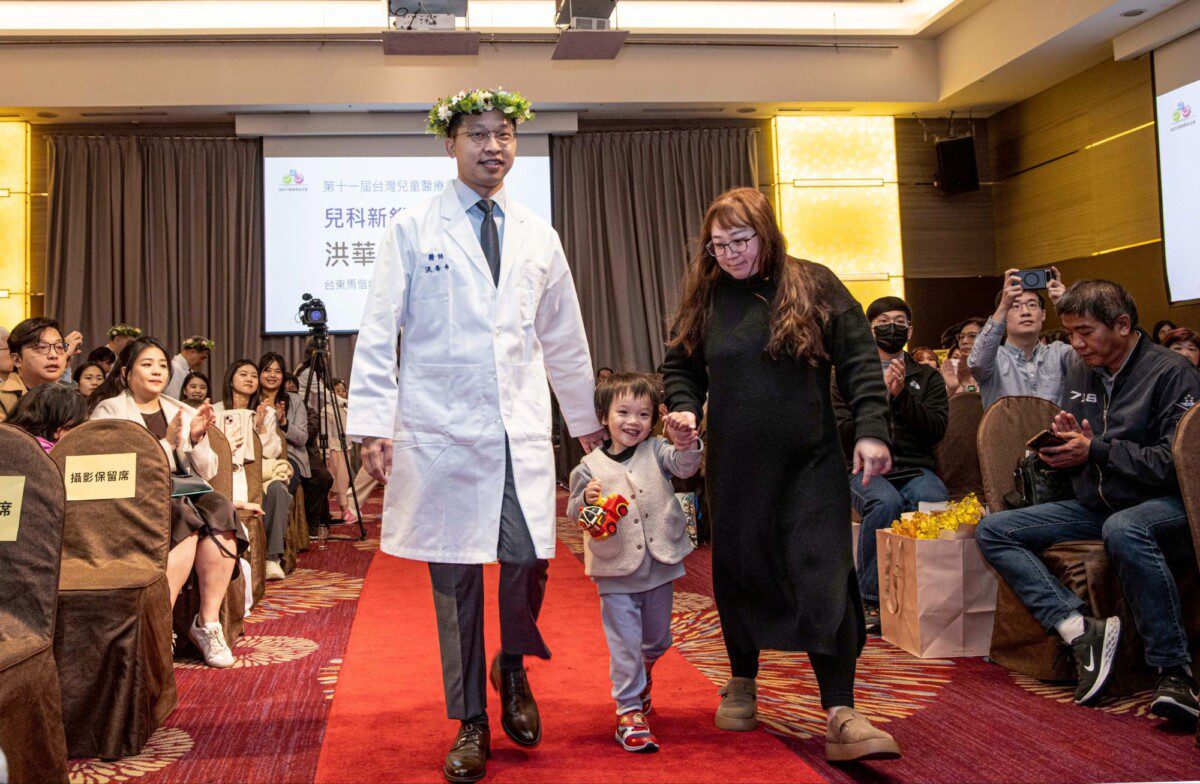 保護至微小受虐兒 洪華希醫師獲兒童醫療貢獻獎 保護至微小受虐兒 洪華希醫師獲兒童醫療貢獻獎