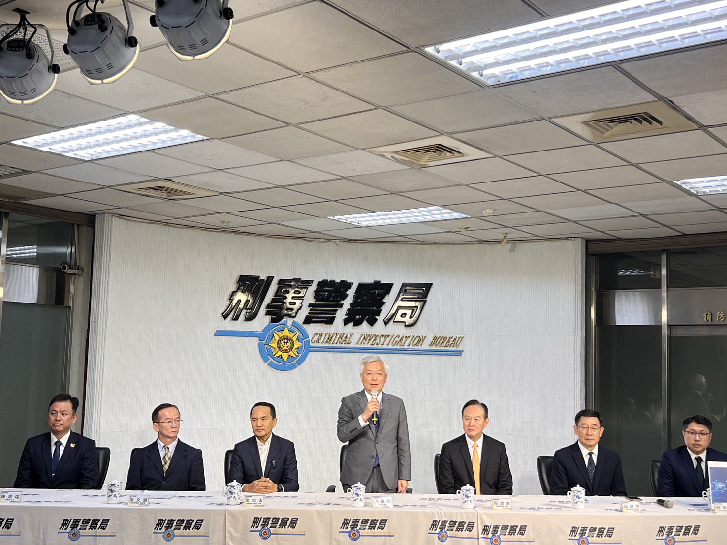 全民一起揪出詐團車手 刑事局:5萬檢舉獎金等你拿 全民一起揪出詐團車手 刑事局:5萬檢舉獎金等你拿