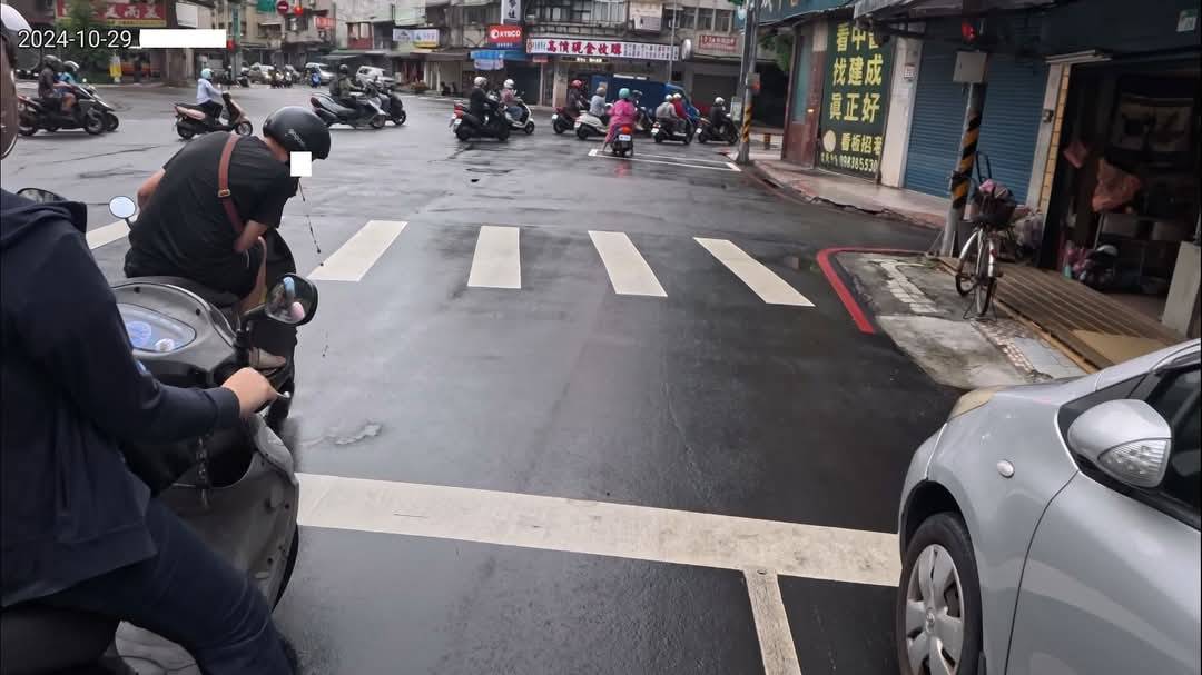 檢舉亂吐檳榔汁得720元獎金PO網 大家驚了:這能賺錢?! 檢舉亂吐檳榔汁得720元獎金PO網 大家驚了:這能賺錢?!