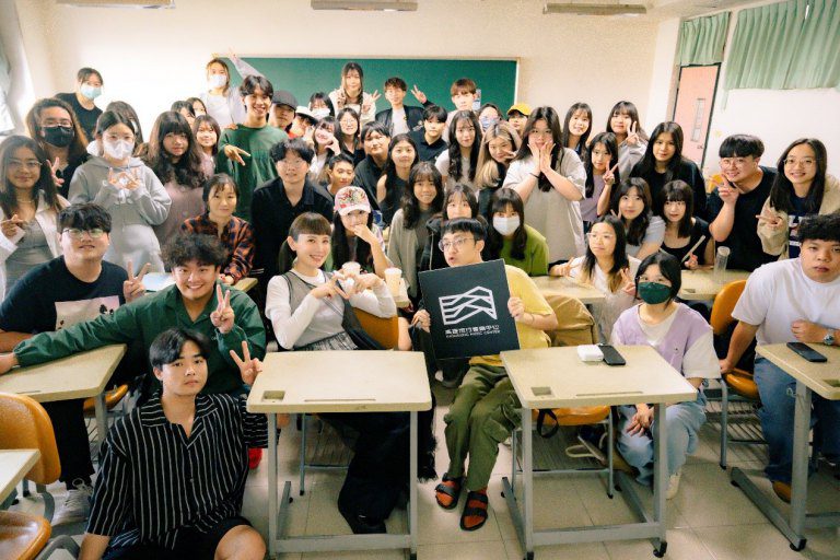 文藻外大與高流中心開設「流行音樂產業實務」  金曲歌后魏如萱變身講師分享創作