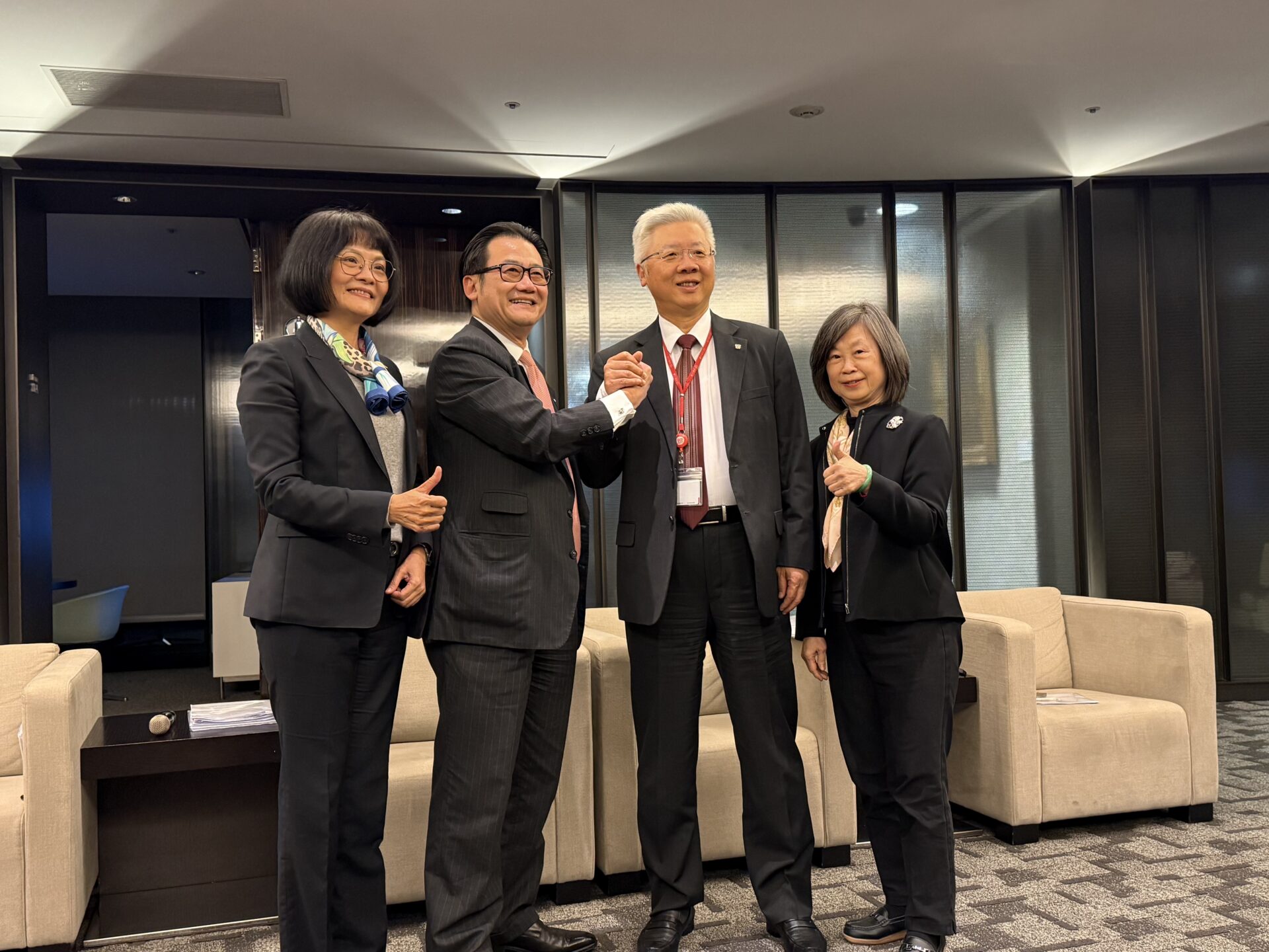 新新併股東今年都能領股利!吳東亮、林維俊接首任董總 7/24新光金下市 新新併股東今年都能領股利!吳東亮、林維俊接首任董總 7/24新光金下市