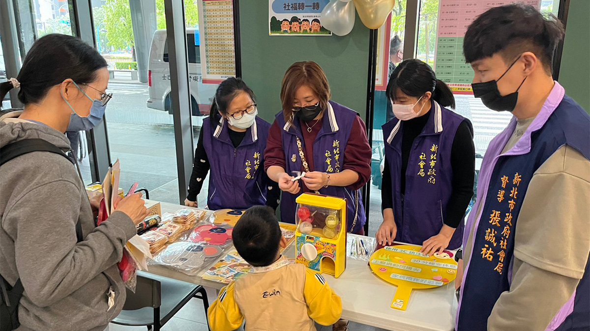 土城醫院舉辦兒童早療活動 提升家長對發展遲緩的關注 土城醫院舉辦兒童早療活動 提升家長對發展遲緩的關注
