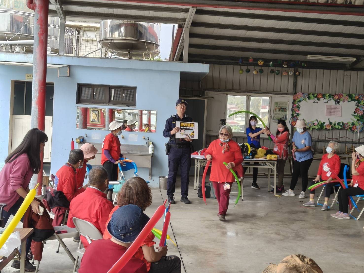 岡山警分局深水所宣導「路口慢看停」守護高齡用路人 岡山警分局深水所宣導「路口慢看停」守護高齡用路人