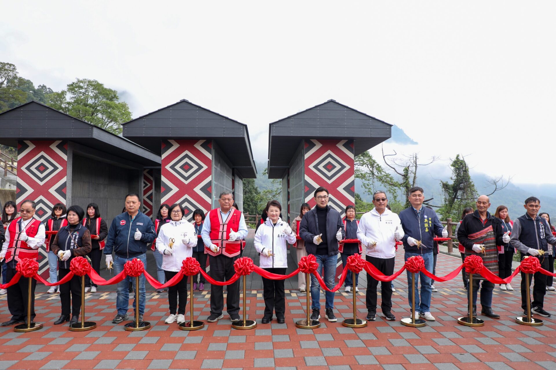 6年投入原鄉30億建設！和平區第二座「竹林公墓納骨牆」今啟用　盧市長：讓族人落葉歸根、老有所終