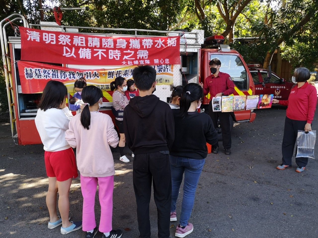 中市消防局無人機加強取締 籲:清明掃墓不燒墓 中市消防局無人機加強取締 籲:清明掃墓不燒墓