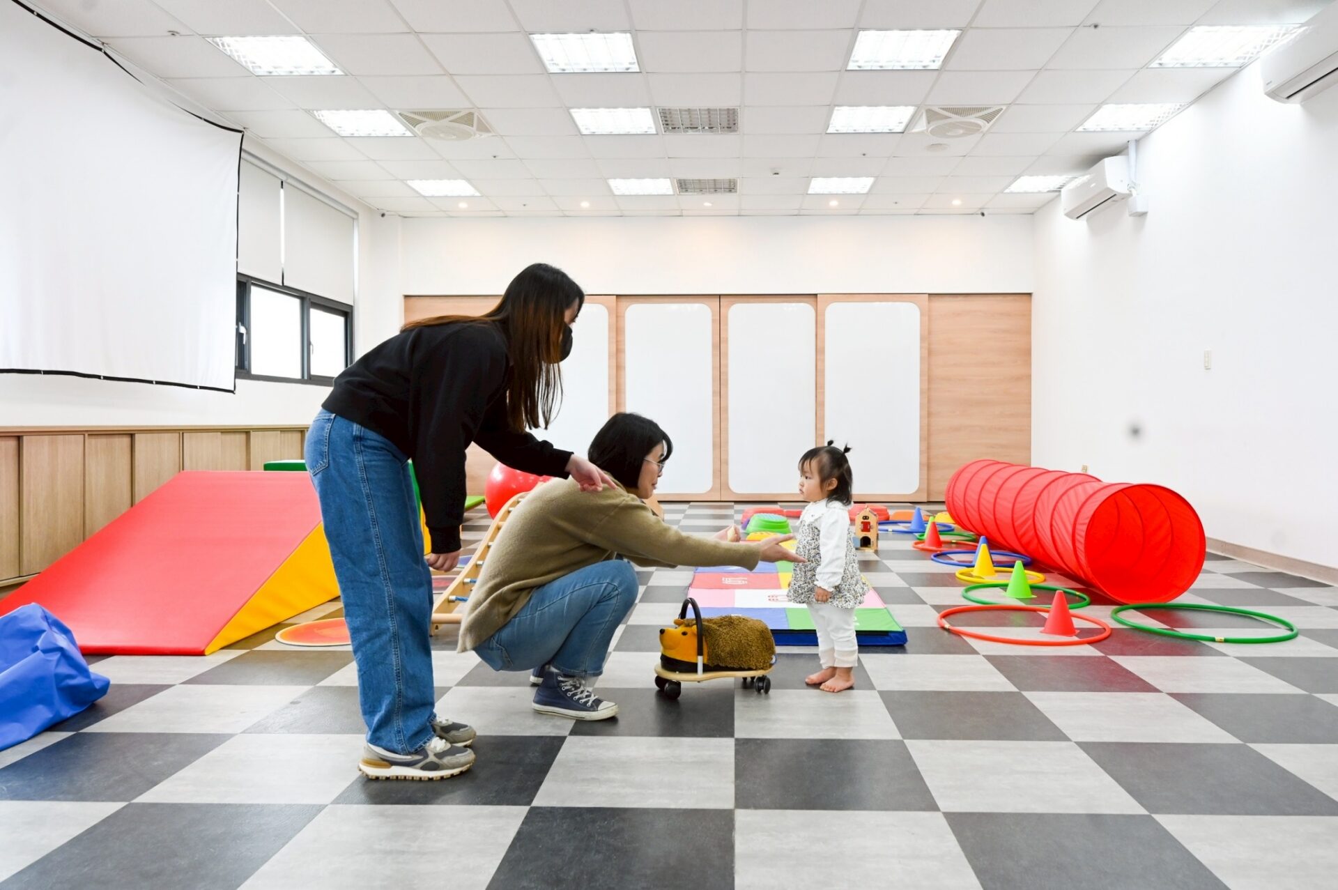 桃園再創全國之先！婦幼衛生所啟用 助發展遲緩兒獲妥善療育