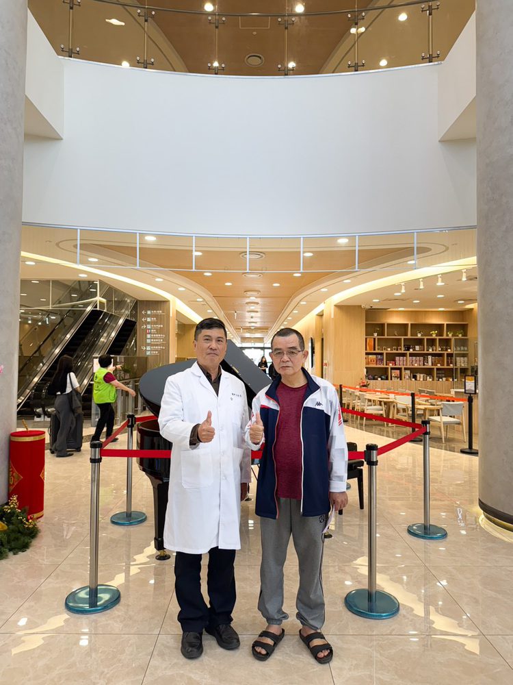 高雄秀傳紀念醫院跨科創舉！「無痕」手術成功攻克腦下垂體腫瘤，患者視力回神