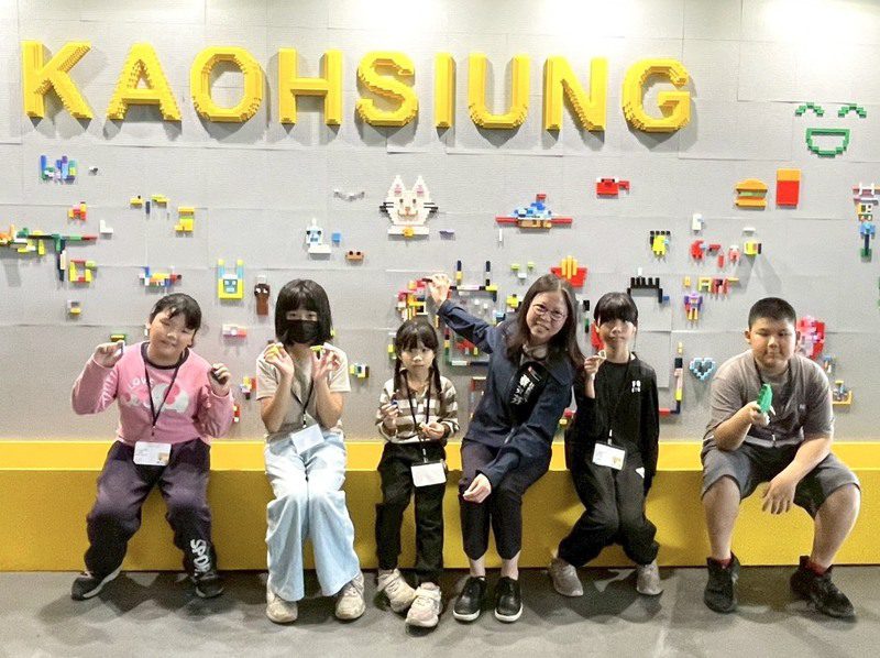 高雄在地企業攜手伴兒少暢遊樂高雄