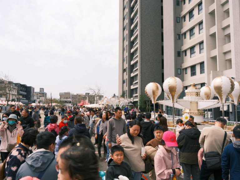 湖口鄉長吳淑君打造夢幻樂園 天竺鼠車車、奧樂雞陪孩童過節! 湖口鄉長吳淑君打造夢幻樂園 天竺鼠車車、奧樂雞陪孩童過節!