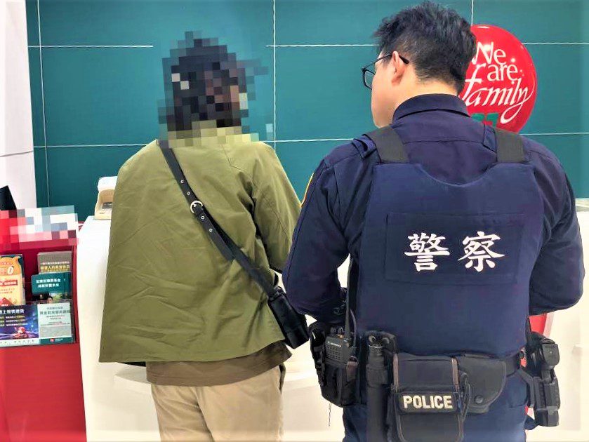 詐騙猖獗手法多 長榮警阻詐新臺幣43萬元 詐騙猖獗手法多 長榮警阻詐新臺幣43萬元