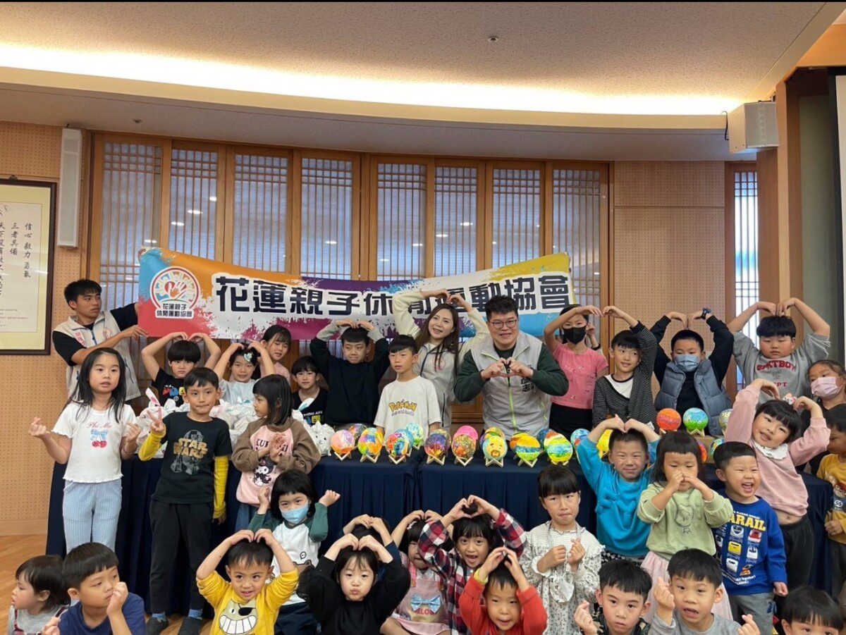花蓮縣親子休閒運動協會辦理「健康小超人 手繪星球夜燈」慶祝兒童節 花蓮縣親子休閒運動協會辦理「健康小超人 手繪星球夜燈」慶祝兒童節