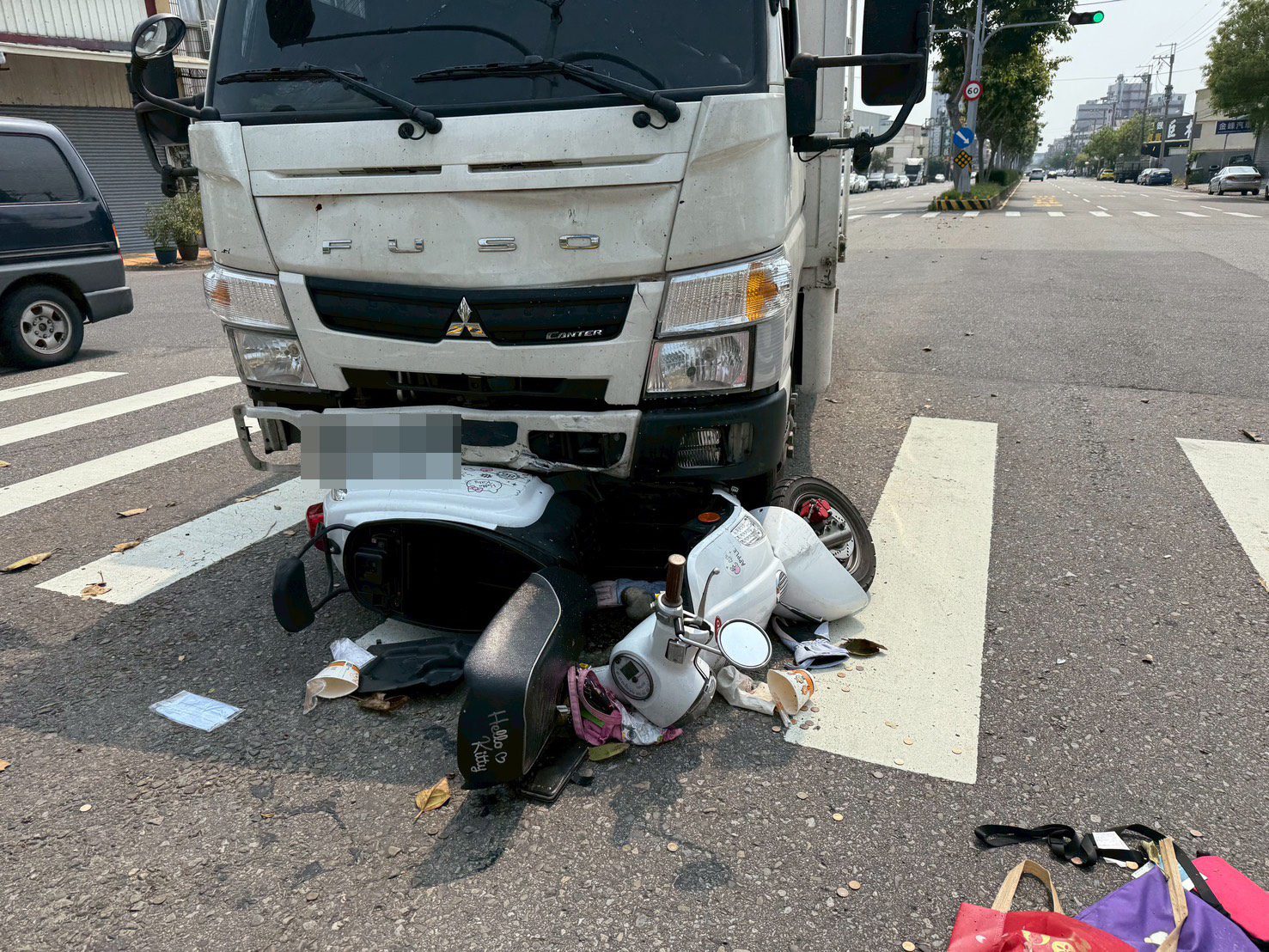 清明連假不幸遭闖紅燈貨車撞 66歲婦人送醫不治 清明連假不幸遭闖紅燈貨車撞 66歲婦人送醫不治