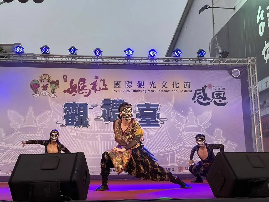 大甲媽9天8夜遶境起駕60萬人共襄盛舉 盧市長扶轎祈願台灣平安順遂 大甲媽9天8夜遶境起駕60萬人共襄盛舉 盧市長扶轎祈願台灣平安順遂