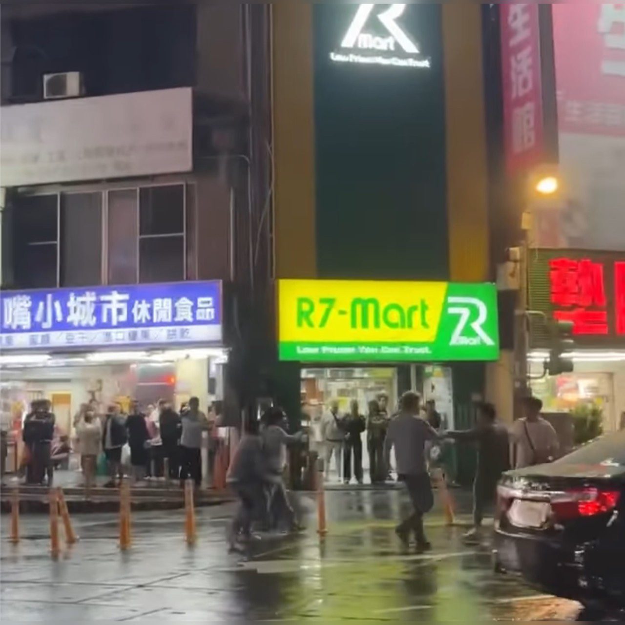 中壢街頭衝突!泰籍男子不滿被勸離 攻擊餐廳員工 中壢街頭衝突!泰籍男子不滿被勸離 攻擊餐廳員工