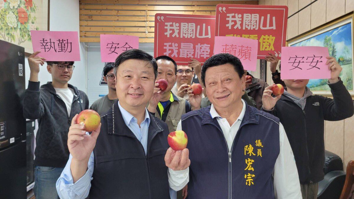 關警分局長及警友辦事處主任傳遞警友會慰勉心意    將「蘋」安送給每位執勤員警