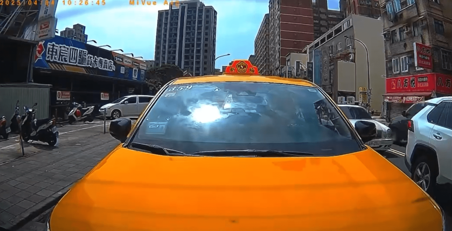 桃市計程車追撞自小客 運將被控「想私了」遭拒後逃之夭夭