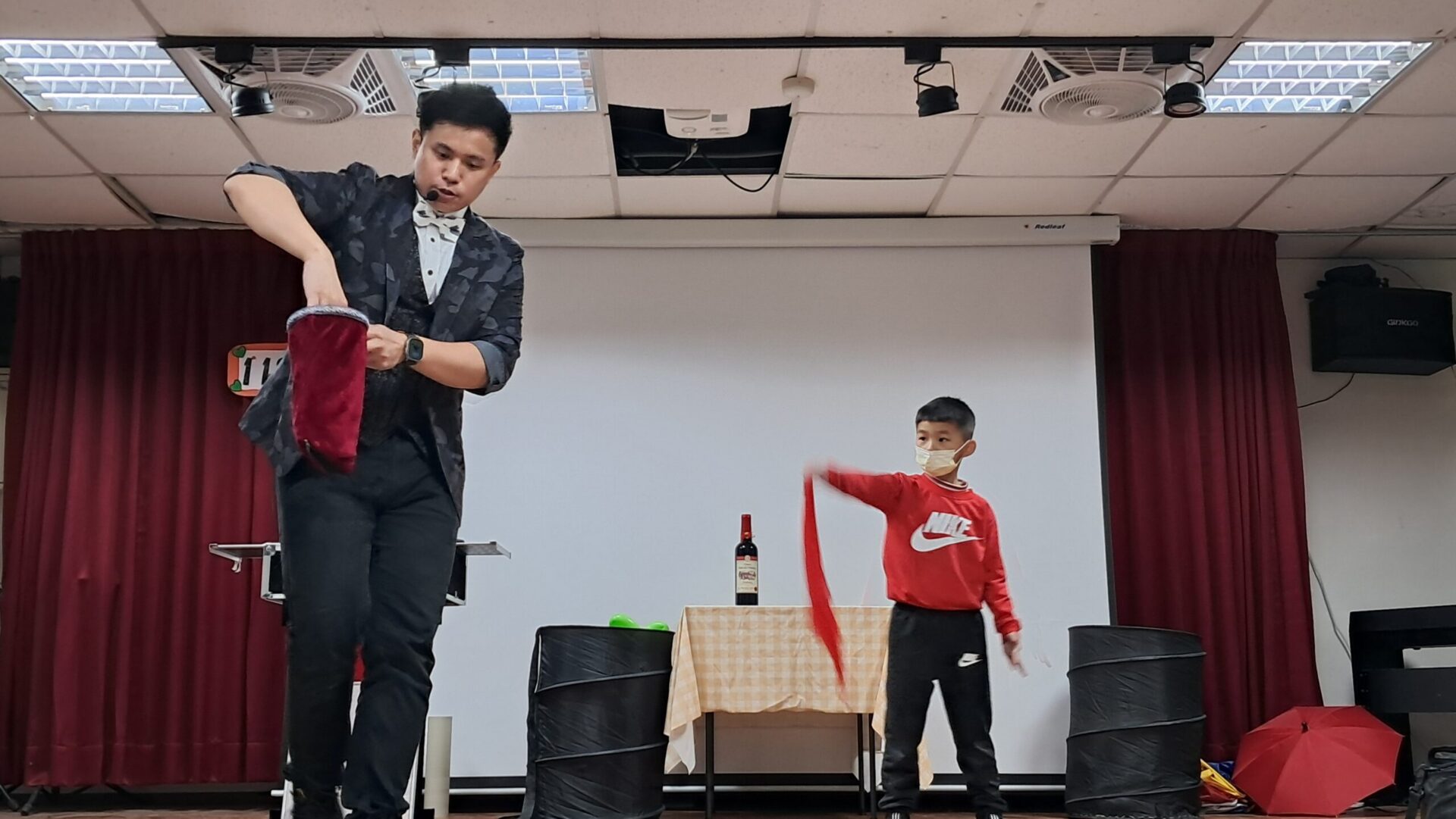 大溪瑞祥國小邀魔術師表演 學童度過歡樂兒童節 大溪瑞祥國小邀魔術師表演 學童度過歡樂兒童節