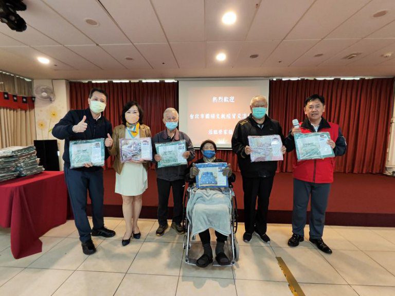 國樑文教經貿交流協會參訪新竹榮家　致贈床包傳遞關懷溫情