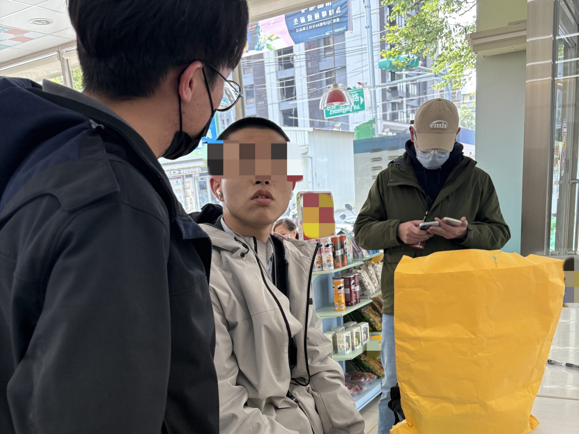 中壢警民密切合作 假投資詐團車手當場被逮 中壢警民密切合作 假投資詐團車手當場被逮