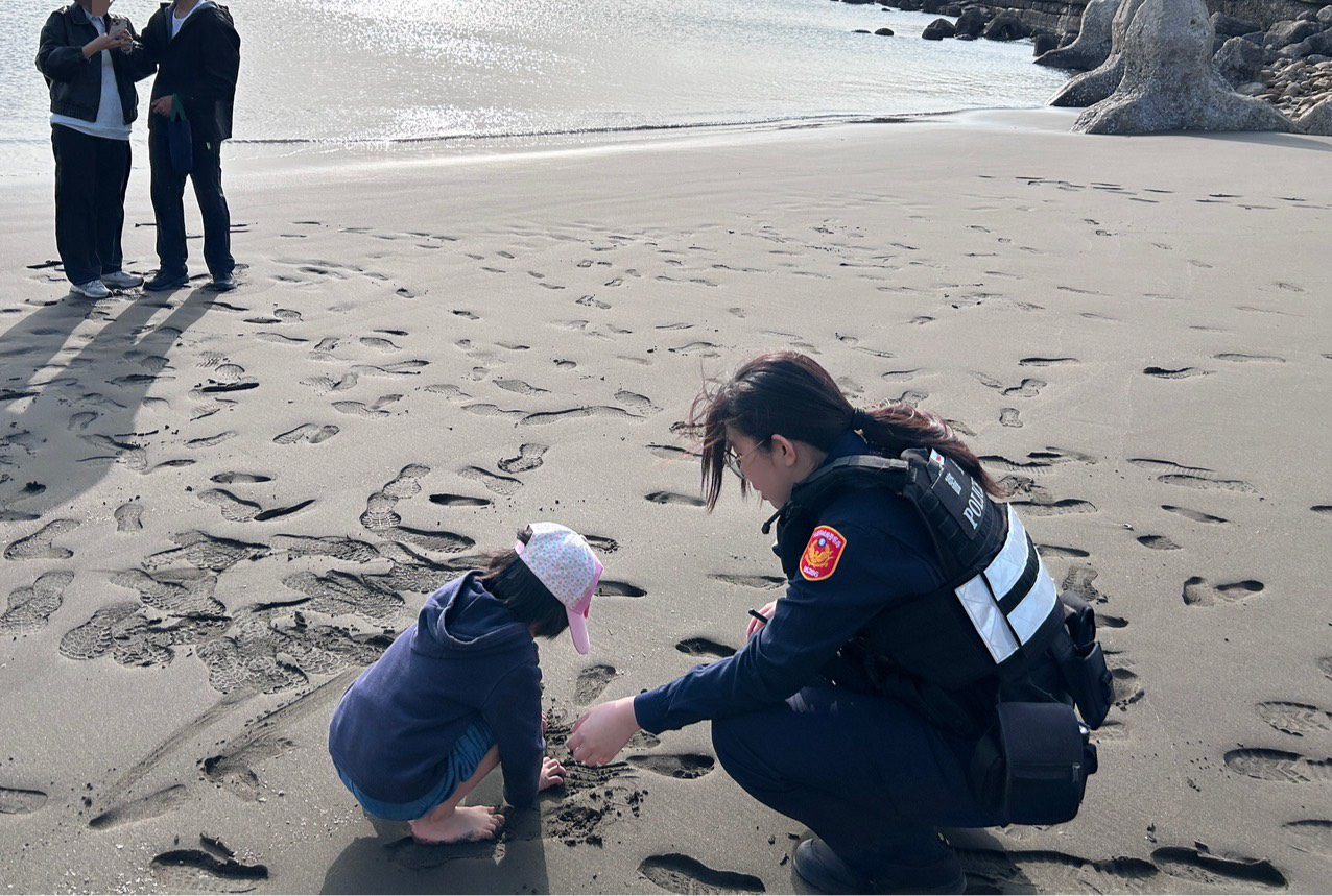 女童與家人走散 「玩得太開心」沒空理楊梅警關心 女童與家人走散 「玩得太開心」沒空理楊梅警關心