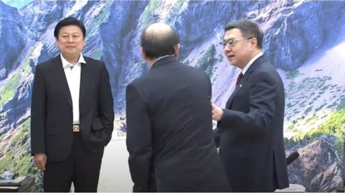 笑話!柯總召 10 %在那?倚老賣老 不滿座位先發飆！不滿傅被排在這 卓榮泰尷尬!