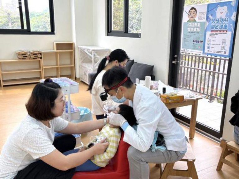 竹縣衛生局攜手竹縣牙醫師公會 守護幼兒口齒健康從小開始 竹縣衛生局攜手竹縣牙醫師公會 守護幼兒口齒健康從小開始