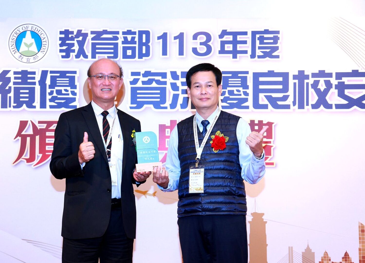 正修創校六十年 保健組長呼元昌六十次捐血專業溫暖學生